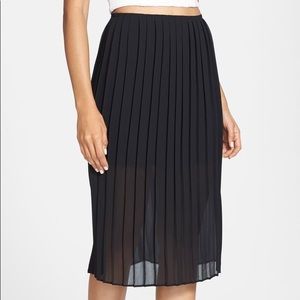 Tildon Black Pleated Midi Skirt